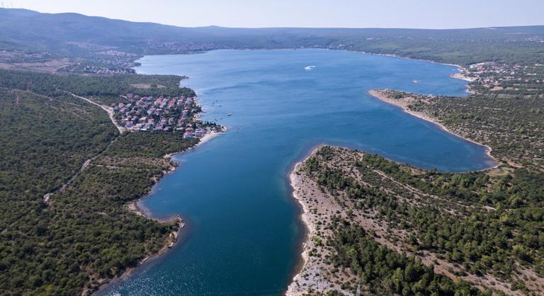 Egy horvát falu a földrajz átírásával tenne szert világhírnévre