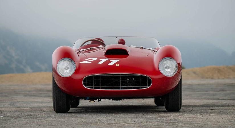 A ritka történelmi 1957-es Ferrari akár 4 milliárd forintért kelhet el