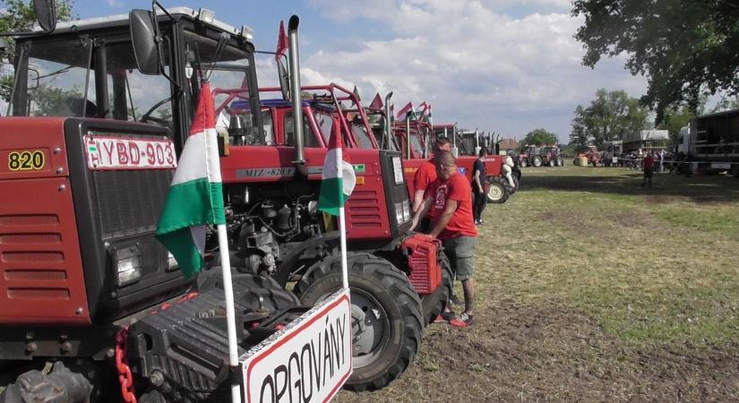 Hatvan traktor vonult Kiskőrös utcáin