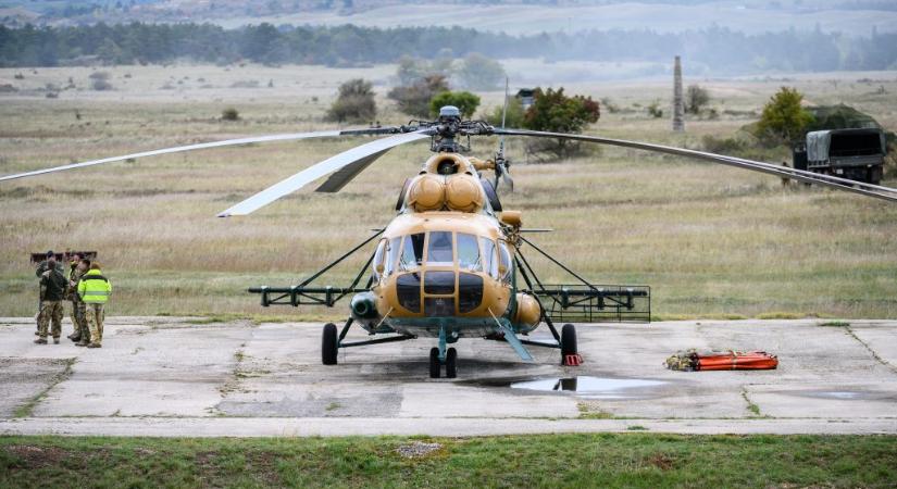 Két honvédségi helikoptert, három terepjárót küld Észak-Macedóniába Magyarország