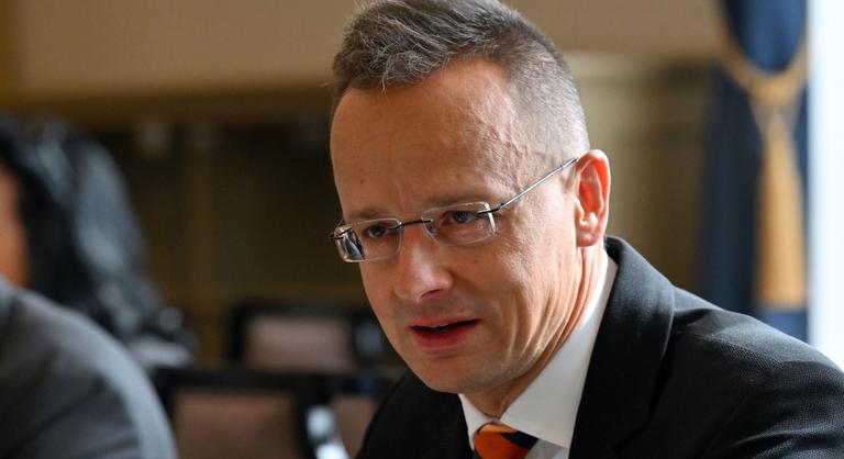 Szijjártó Péter behívatta a balti államok nagyköveteit, hazugsághadjáratról beszélt