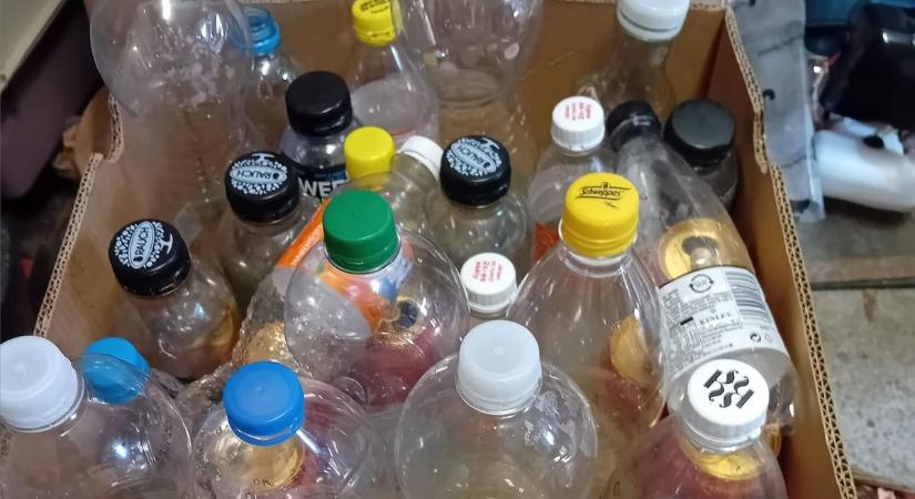 Itt az új őrület: visszaváltós palackokat árulnak az interneten