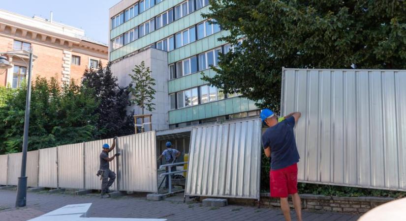 Elutasították az új Pázmány-campus építése ellen tiltakozó civilek kérelmét, kezdődhet a Magyar Rádió ikonikus épületegyüttesének bontása