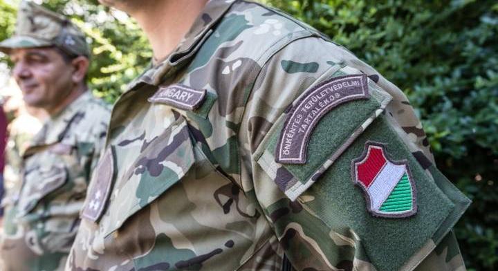 Több, mint ezer új magyar katonát kezdenek kiképezni a napokban