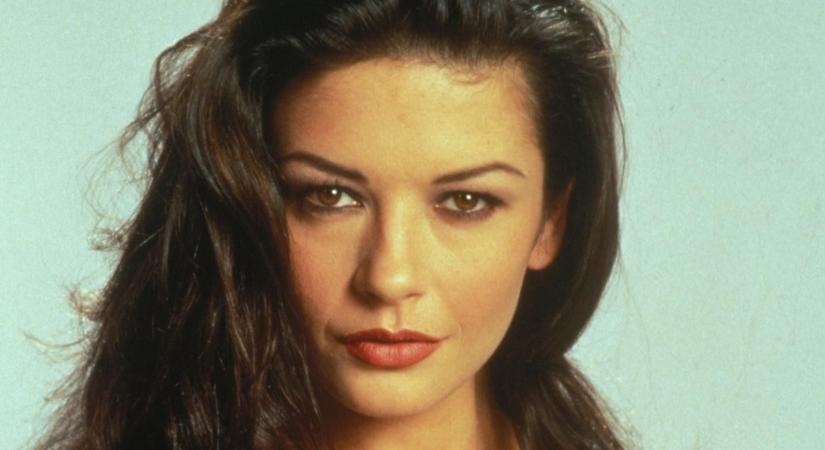 Ő Catherine-Zeta Jones csodaszép lánya – Friss fotókon a 21 éves Carys