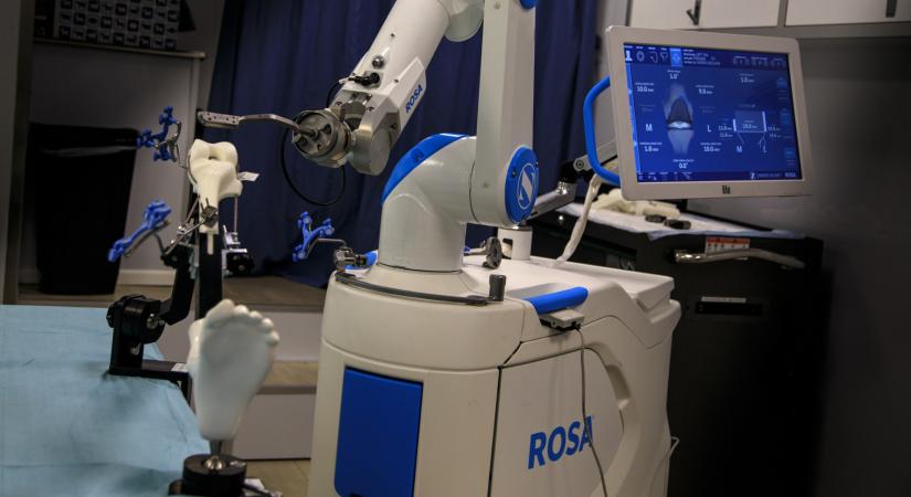 Megérkezett ROSA, a robotsebész a magyar magánegészségügybe