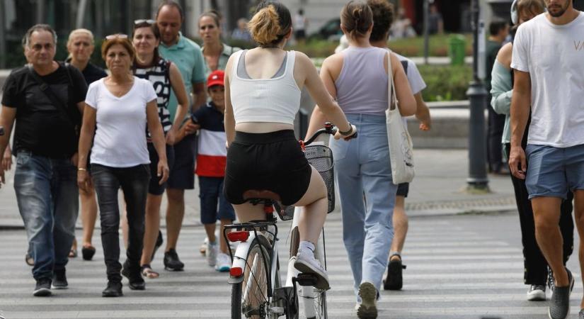 Megsérti a közlekedési szabályokat, aki a zebrán biciklizik