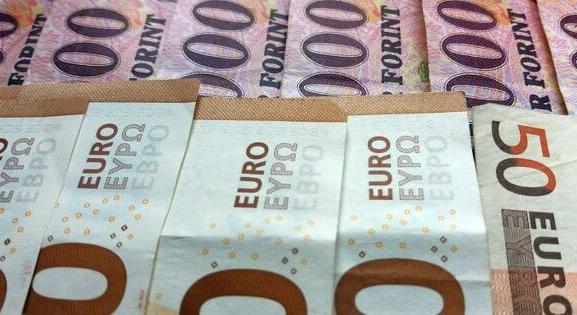 Rögtön bepakolja a bőröndöt ha meglátja, mit művelt a forint