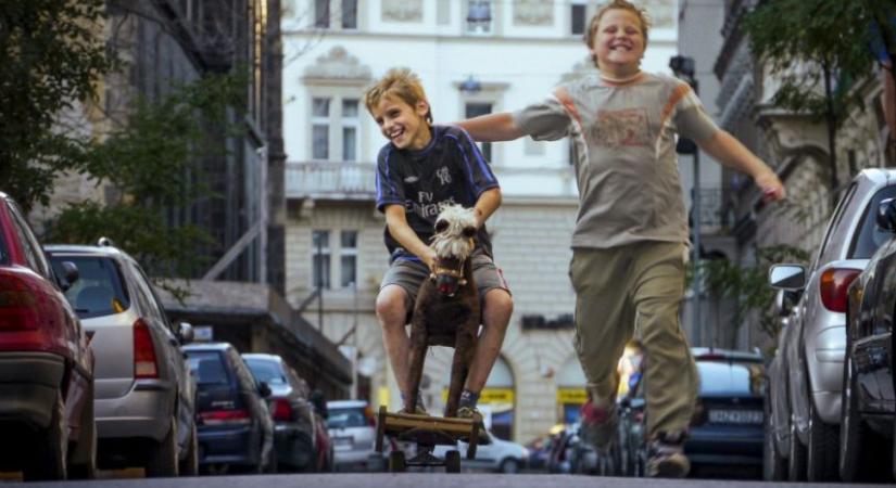 Randalírozó kisfiú a magyar rendezőpáros díjnyertes filmjének főhőse