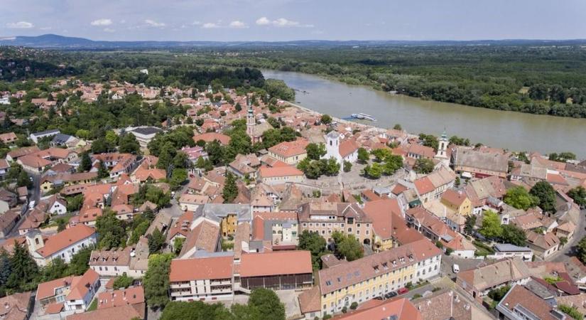 A Balatonnál a kicsi, míg a Tisza-tónál a nagyméretű nyaralókat keresik idén