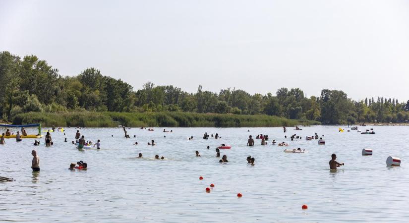 Tragédia Fonyódon: meghalt egy férfi a strandon