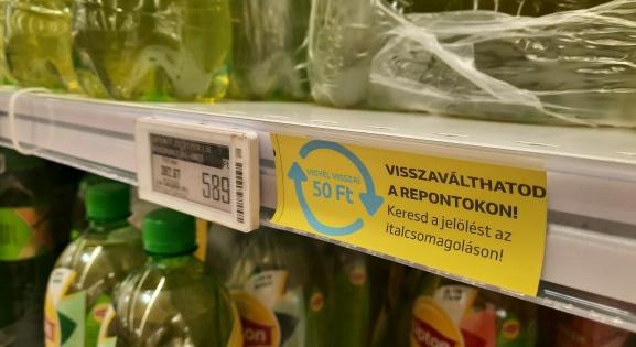 Ki miatt akadozik a palackok visszaváltása? Mindenki egymásra mutogat