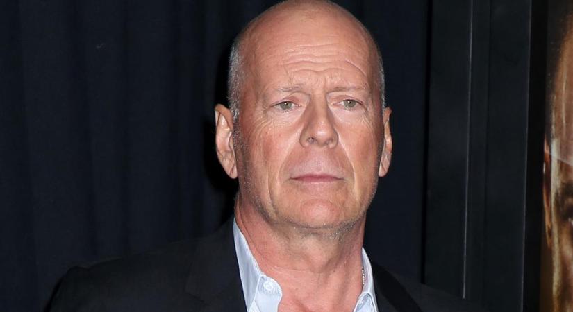 Most Bruce Willis feleségének videóját nézi mindenki