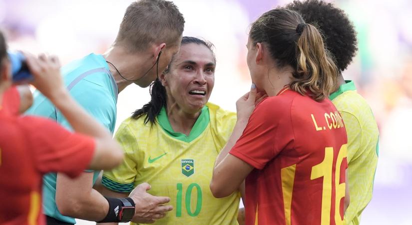 A brazil legenda kiállítással búcsúzott a válogatott mezétől?