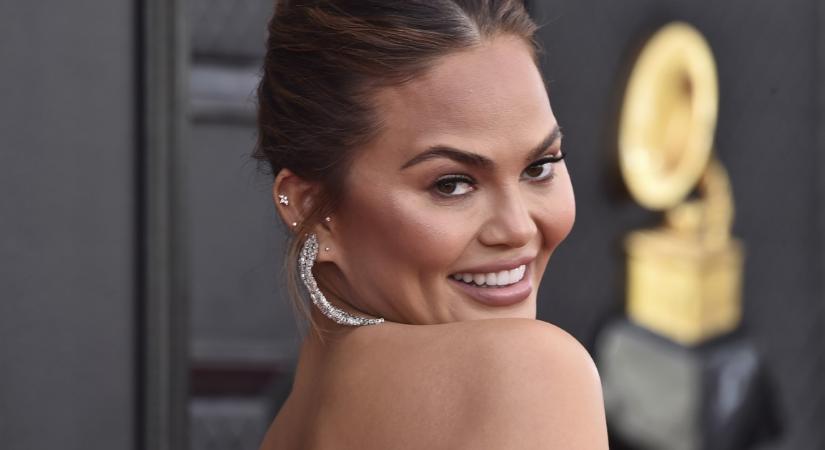 "Ha részeg vagy, megértem" - Chrissy Teigen olimpia szettje felháborítja a rajongóit - Fotók