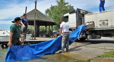 26 tonna pontyot telepítenek a Tisza-tóba 