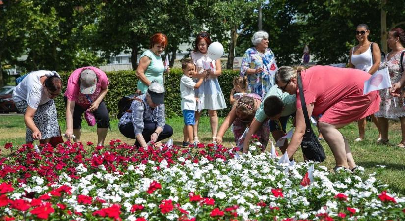 A szoptatás fontosságára hívták fel a figyelmet Debrecenben – fotókkal, videóval