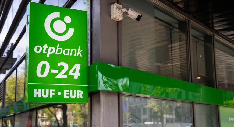 Újabb bankok jelezték, hogy nem nyelik le a pluszterhet, inkább az ügyfelekre hárítják