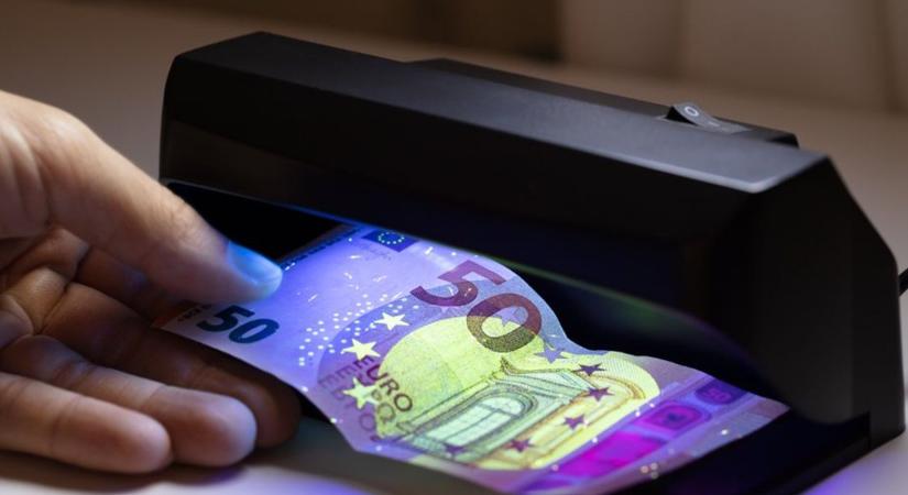 "Szia Uram! Hamis euró érdekel?" -Megdöbbentő csalás terjed a TikTokon
