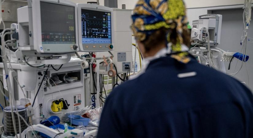 Bár üresen áll az új tatabányai kórházépület, május óta megy benne a klíma