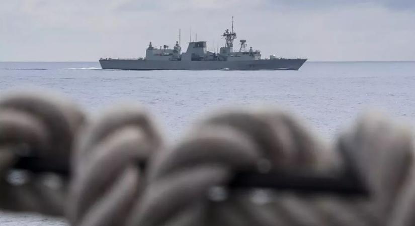 Kínai: provokáció volt a kanadai fregatt áthaladása a Tajvani-szoroson