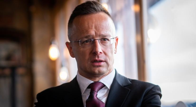 Szijjártó Péter: tizennyolc magyar állampolgár hagyta el Libanont a Magyar Honvédség gépével