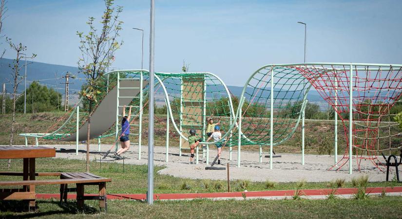 Csíkszereda: megnyitották a Sportparkot