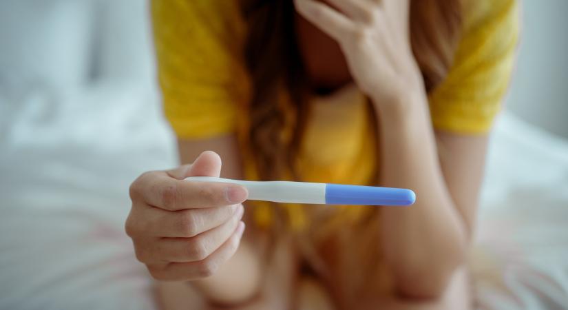 Vak nő indított kampányt a modern, akadálymentesített terhességi tesztekért