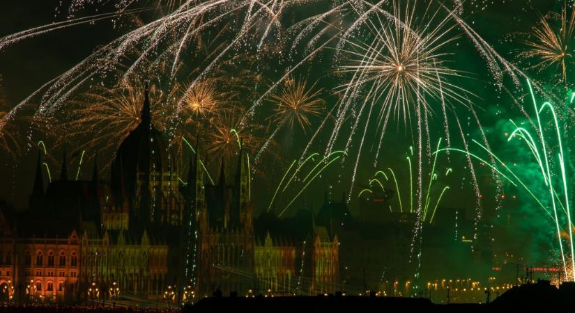 Magyar Nemzet: „Ezelőtt soha nem látott méretű, gigászi” tűzijáték lesz augusztus 20-án