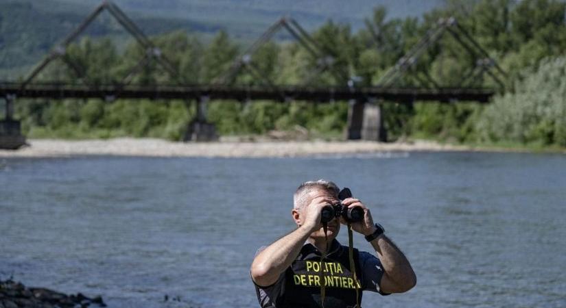 Szöknek a katonakorúak, Ukrajna drótkerítést húzott fel a román határra
