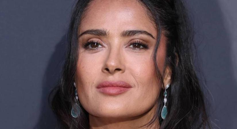 Az 57 éves Salma Hayek bikinis alakja olyan tökéletes, mintha rajzolták volna: szexi fotók születtek