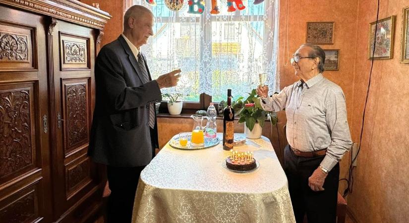 Ruzsák István 90 éves lett, a hatvani alpolgármester köszöntötte
