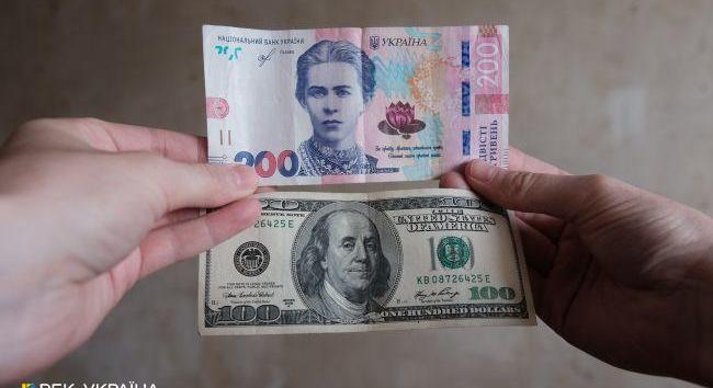 Az ukránok hat hónap alatt 8 milliárd dollárral növelték készpénz-megtakarításaikat