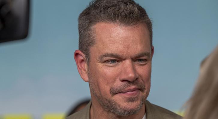 Matt Damon szinte elveszett a hölgykoszorúban, négy lánya és felesége kísérte el filmpremierjére
