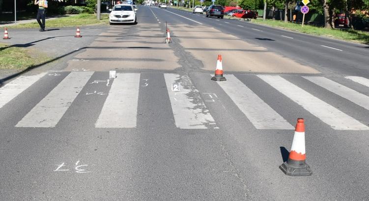 Öten ültek a kocsiban, de egyikük sem segített a vérző lányon, akit elgázoltak Békéscsabán