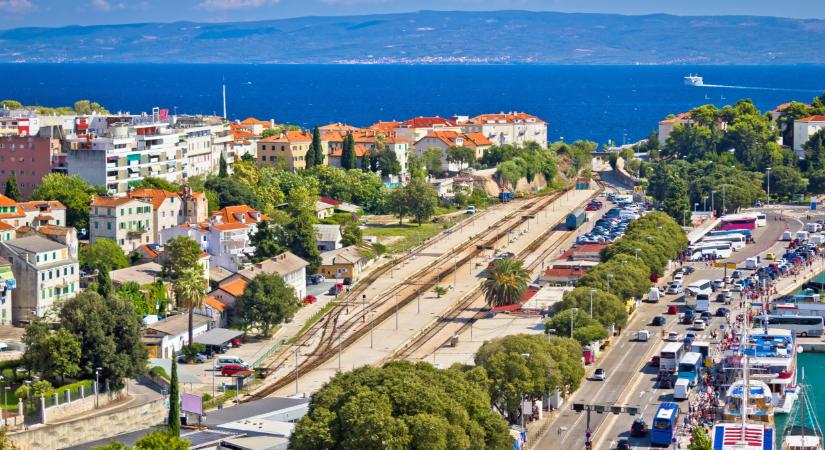 Lángol a Balkán: a magyarok kedvelt horvátországi üdülőhelyét sem kímélték a tüzek