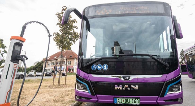 Az ország első elektromos csuklós autóbusza Veszprémben áll forgalomba