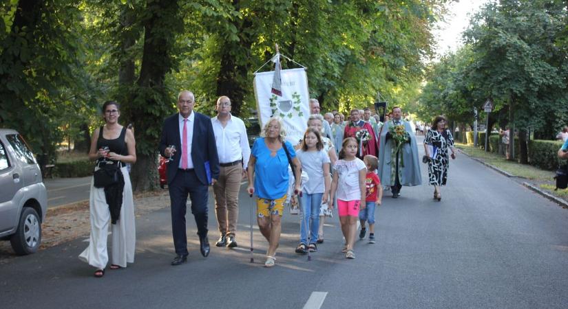 Boros kényeztetés a Balaton partján