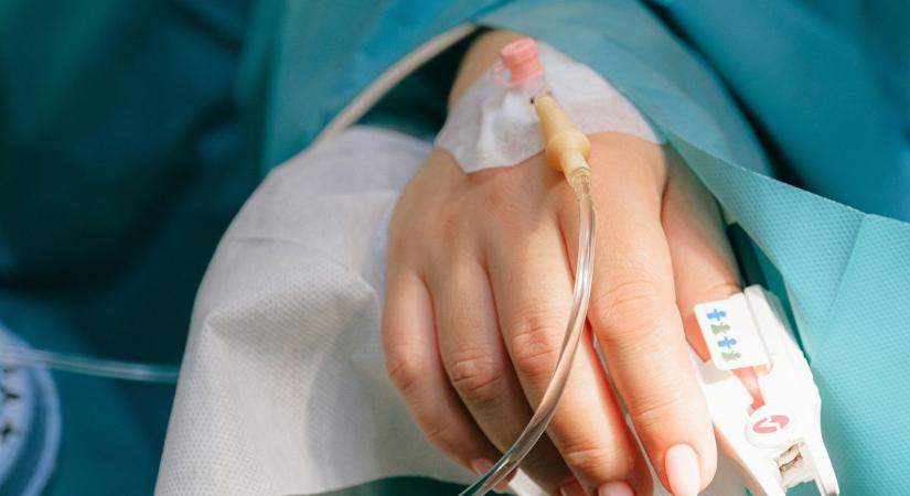 Egy ápolónő belehalt az influenzába, a férje élet és halál között lebeg