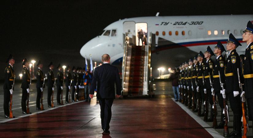 Putyin vörös szőnyegen várta az orosz gyilkost és a kémeit, Biden megköszönte a szövetségeseinek a fogolycserét