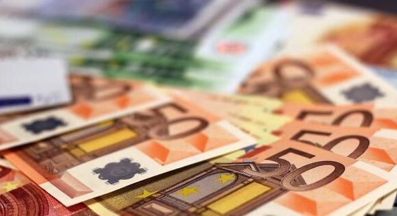 A forint pehelysúlyban talán nyerhet is az euró ellen