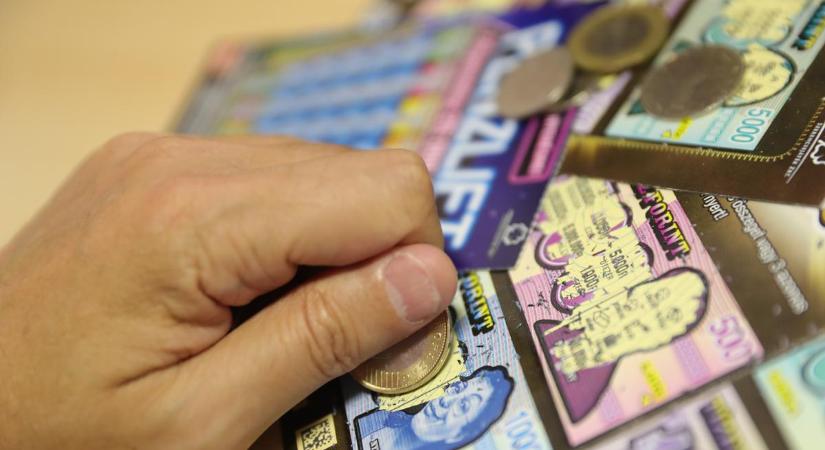 Nagy bejelentés: gigasorsjegyet dobott piacra a Szerencsejáték Zrt. – Ezzel állítólag könnyű lesz nyerni