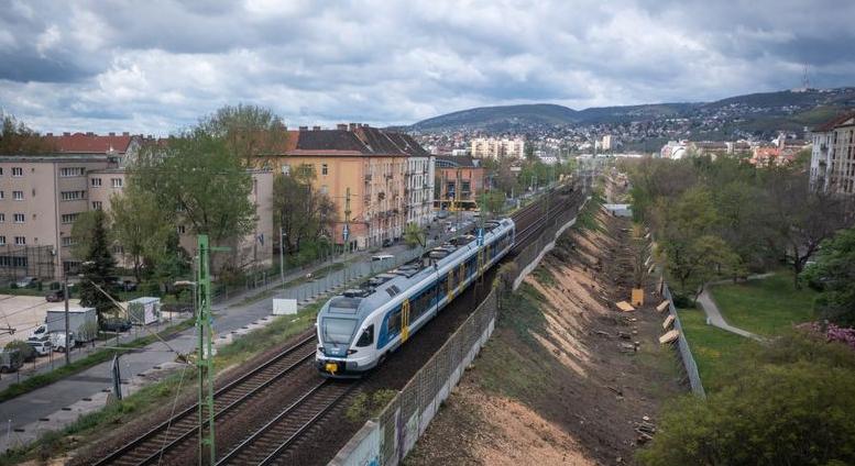 Lázár János nekiugrott Mészáros Lőrinc vasútépítő cégének