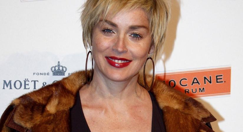 Valami nagyon nem stimmel Sharon Stone arcával: a színésznő a frászt hozta a követőire - Videó