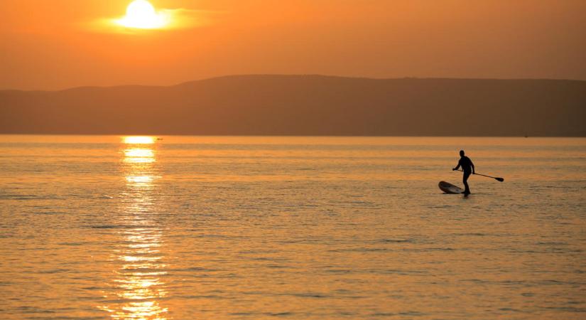 Meghalt egy férfi a fonyódi strandon