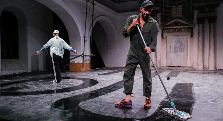 Határtalan, zárt tér – Köztes terek után kutat három táncművész