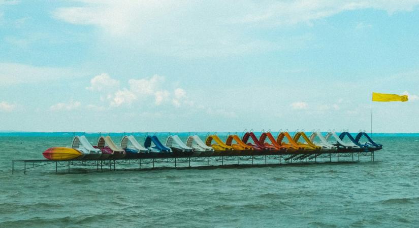 Válaszolt a balatonfűzfői polgármester a kirekesztő strandbelépő ügyében