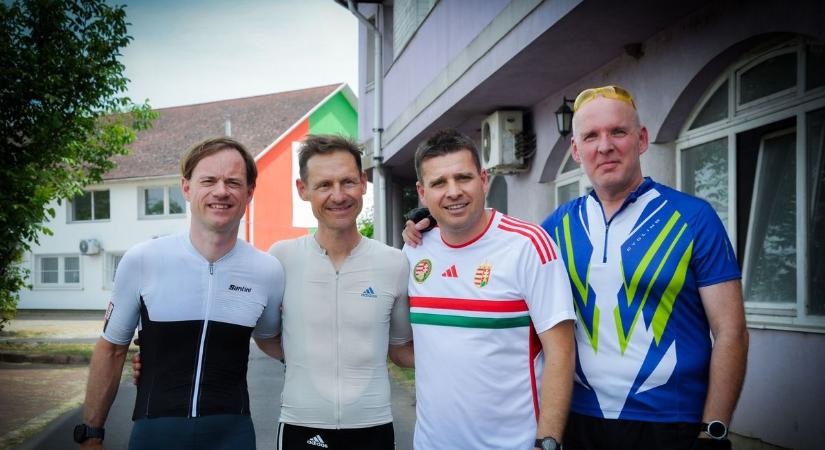 1115 km-t biciklizett Elekre a német polgármester