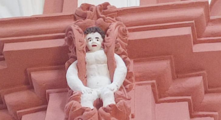 Újabb spanyol restaurátor-bakin nevet az internet, borzasztóak lettek egy templom frissen felújított angyalszobrai