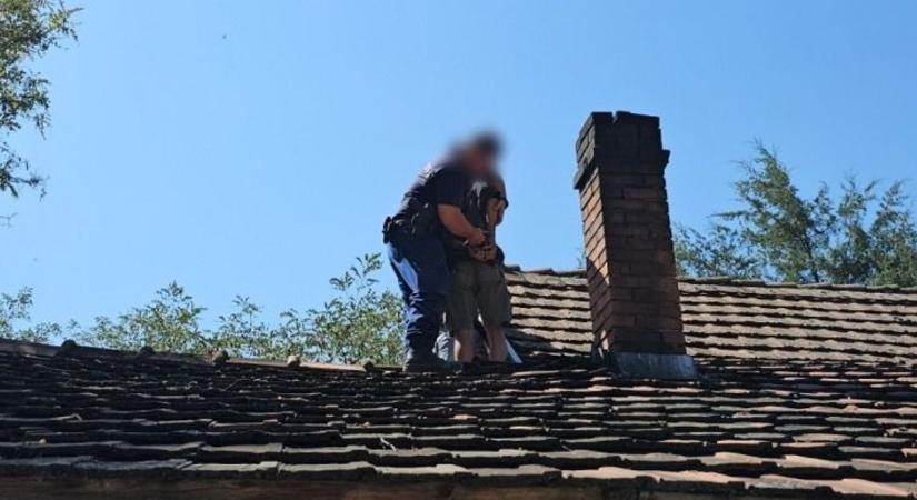 Egy háztetőn kattant a bilincs a körözött férfit csuklóján
